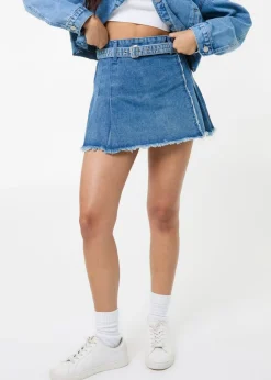 Skirts><noscript><img width=