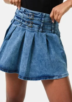 Skirts><noscript><img width=