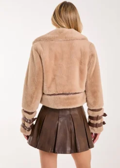 Coats & Jackets><noscript><img width=