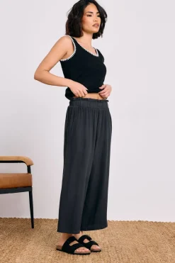 Trousers><noscript><img width=