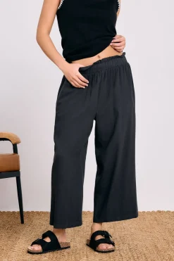 Trousers><noscript><img width=
