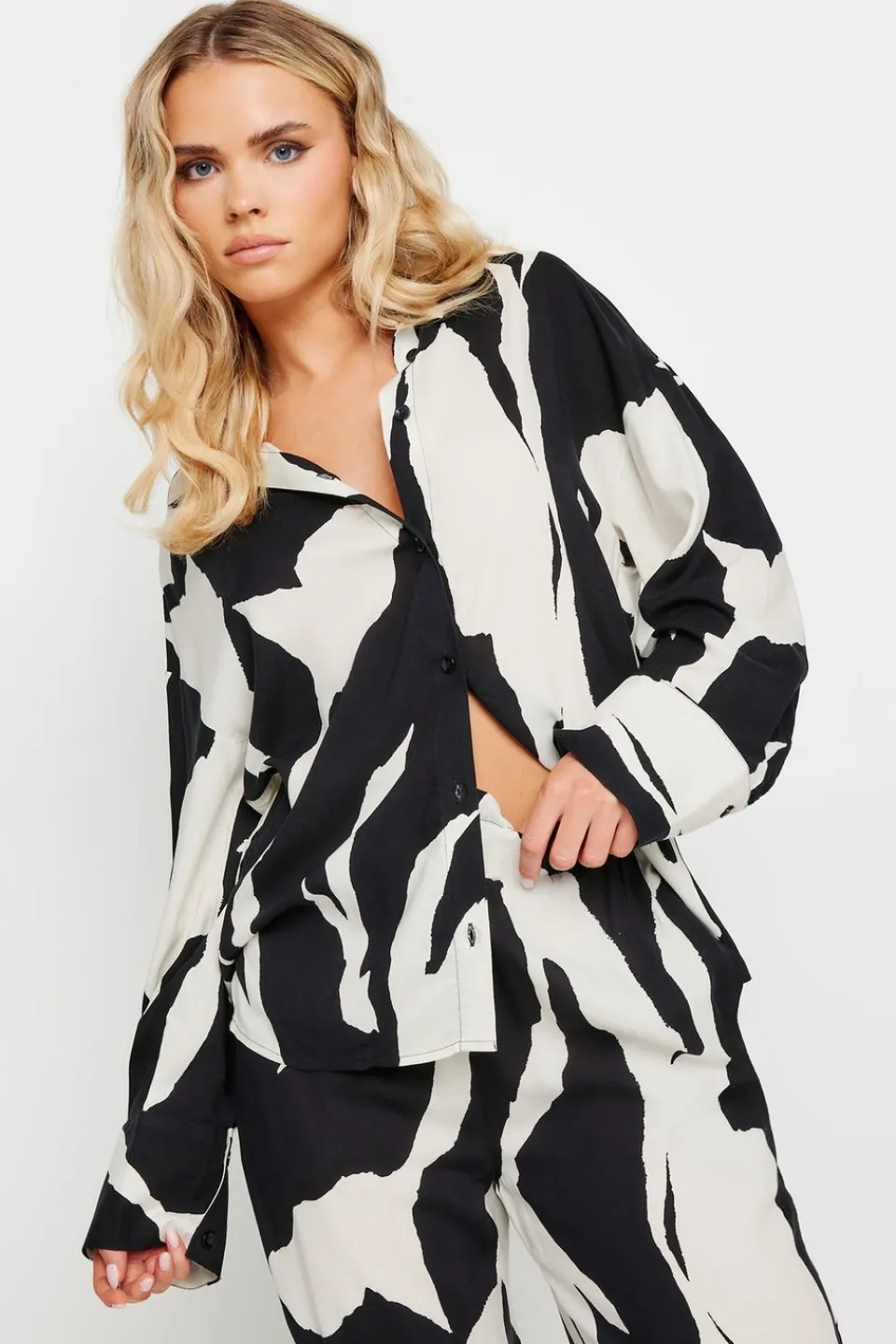 Tops>PIXIEGIRL Petite Black Mono Abstract Print Shirt