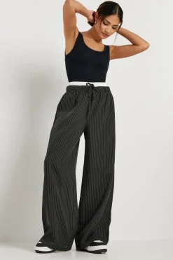 Trousers><noscript><img width=