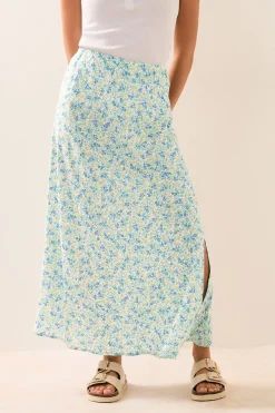 Skirts><noscript><img width=