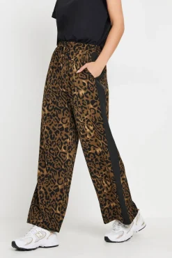 Trousers><noscript><img width=