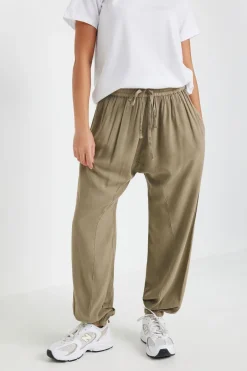 Trousers><noscript><img width=