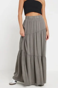 Skirts><noscript><img width=