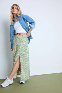 Skirts><noscript><img width=