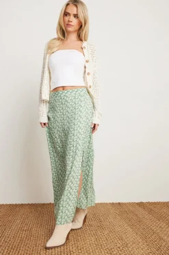 Skirts><noscript><img width=