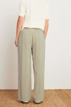 Trousers><noscript><img width=