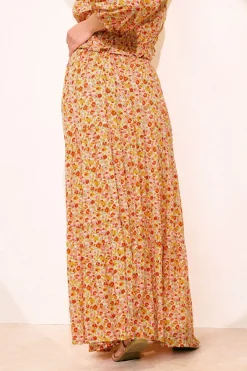 Skirts><noscript><img width=
