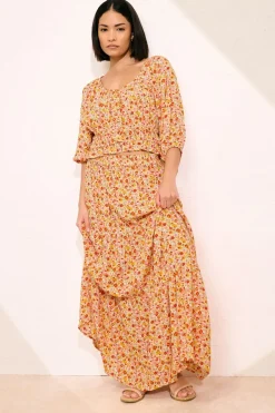 Skirts><noscript><img width=