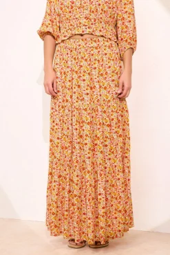 Skirts><noscript><img width=