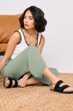 Trousers><noscript><img width=
