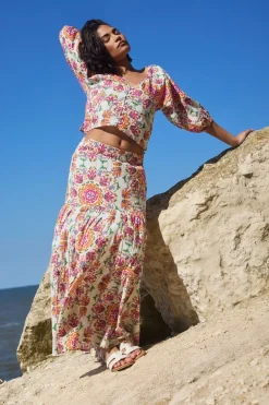 Skirts>PIXIEGIRL Petite White Abstract Tile Tiered Maxi Skirt
