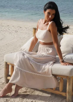 Skirts><noscript><img width=