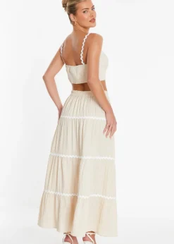 Skirts><noscript><img width=
