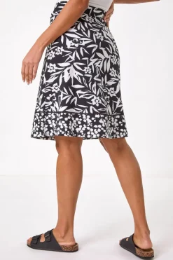 Skirts><noscript><img width=
