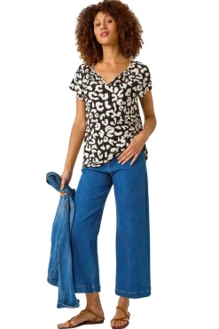 T-Shirts>Roman Black Animal Print V Neck Stretch Top