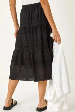Skirts><noscript><img width=