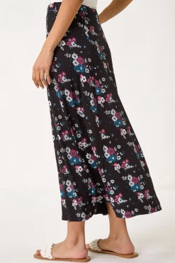 Skirts><noscript><img width=