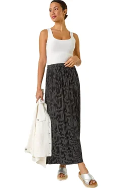 Skirts><noscript><img width=