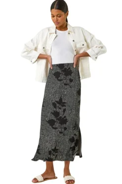 Skirts><noscript><img width=