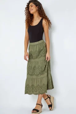 Skirts><noscript><img width=