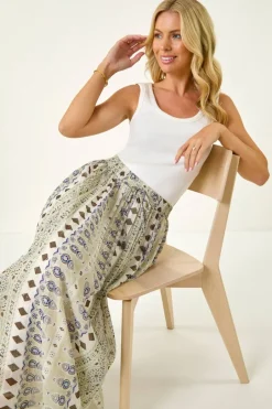 Skirts><noscript><img width=