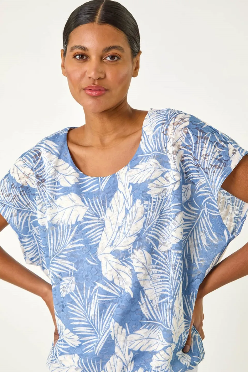 T-Shirts>Roman Light Blue Leaf Print Lace Bubble Hem Top