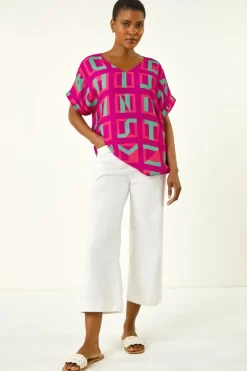 T-Shirts>Roman Magenta Geometric Print V-Neck Top