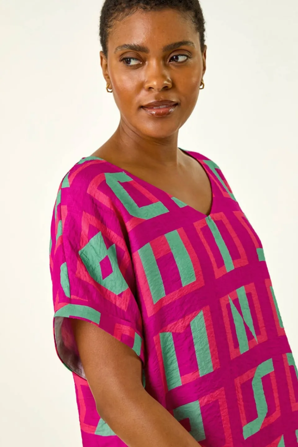 T-Shirts>Roman Magenta Geometric Print V-Neck Top