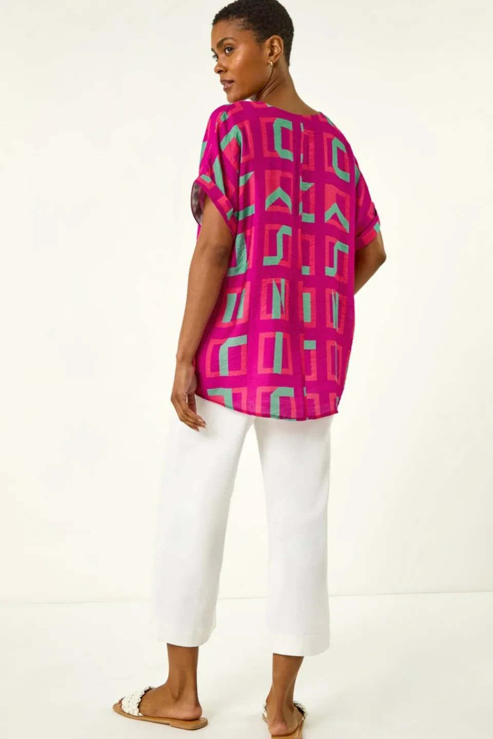 T-Shirts>Roman Magenta Geometric Print V-Neck Top