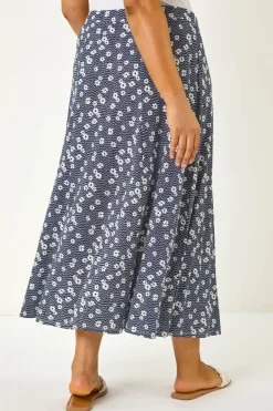 Skirts><noscript><img width=