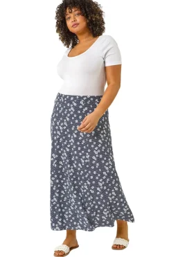 Skirts><noscript><img width=