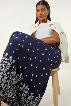 Skirts><noscript><img width=