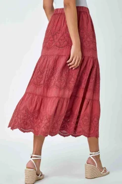 Skirts><noscript><img width=