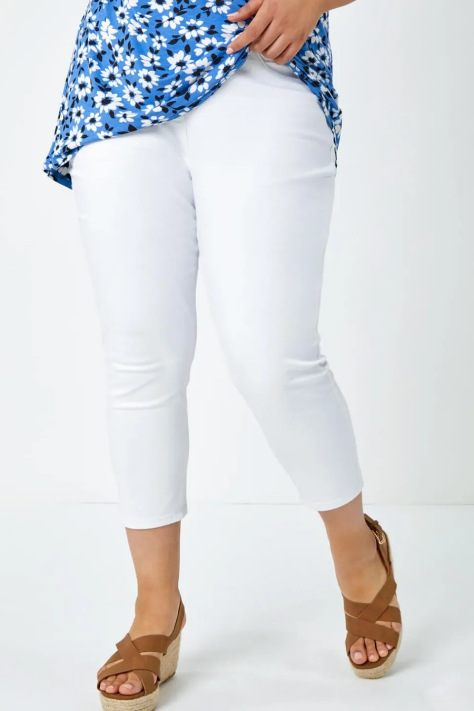 Jeans & Jeggings>Roman White Curve Elastic Waist Cropped Denim Jeggings