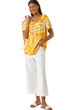 T-Shirts>Roman Yellow Leaf Print Button Detail Top