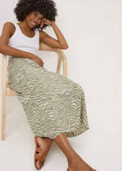 Skirts><noscript><img width=