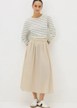 Skirts><noscript><img width=