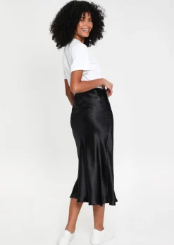 Skirts><noscript><img width=