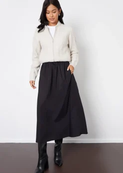 Skirts><noscript><img width=