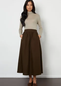 Skirts><noscript><img width=