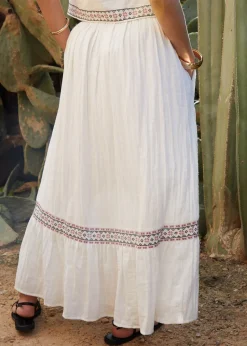 Skirts><noscript><img width=