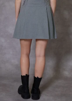 Skirts><noscript><img width=