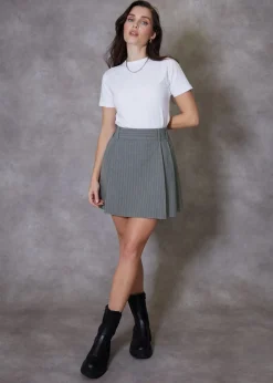 Skirts><noscript><img width=