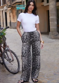 Trousers><noscript><img width=