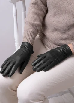 Accessories>Totes Isotoner Black Three Point Leather Glove