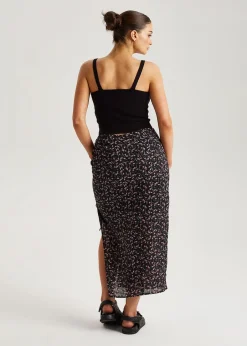 Skirts><noscript><img width=